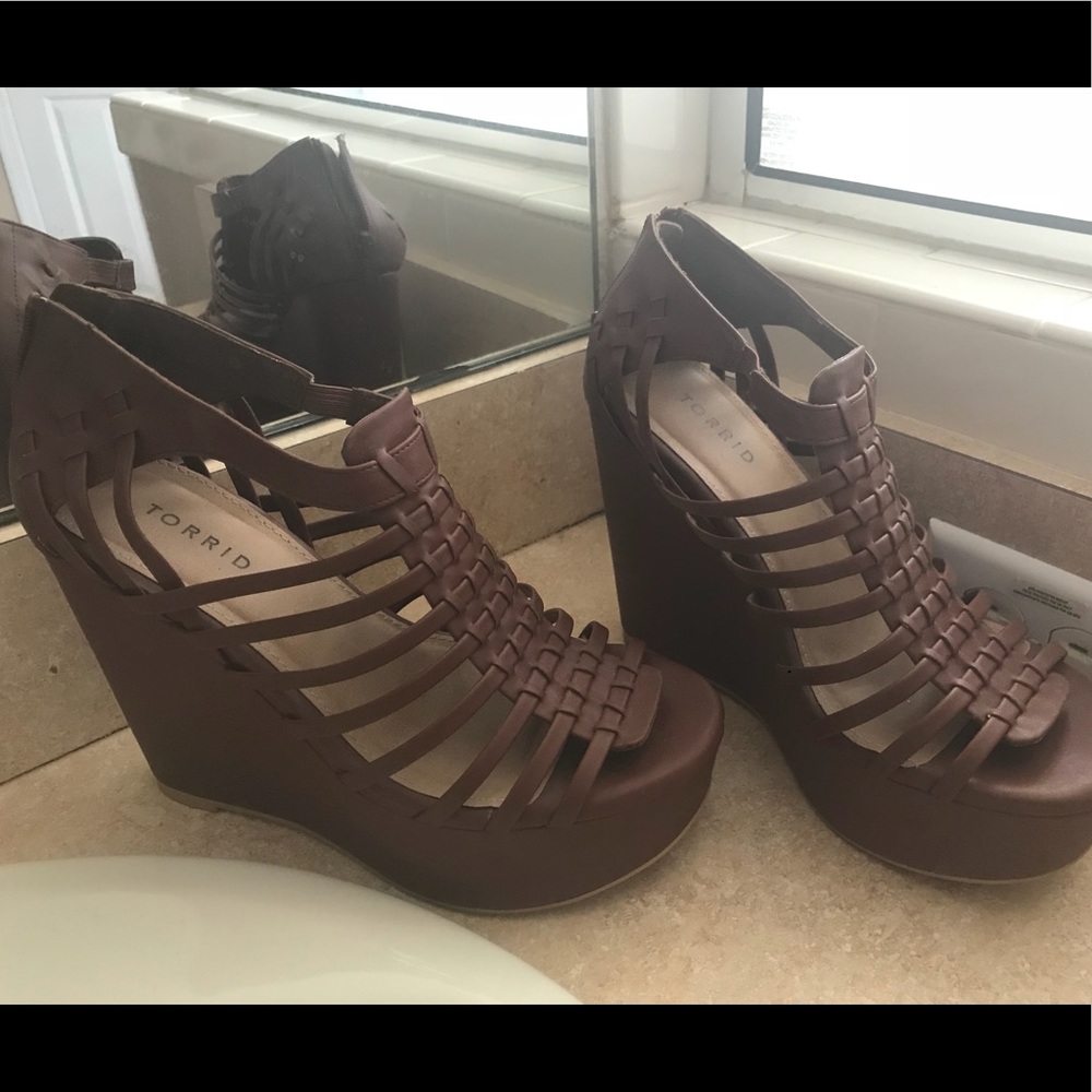 Caged Wedge